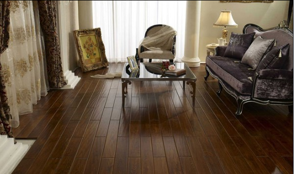  優等品實木地板，呈現出的天然原木紋理和色彩圖案，給人以自然、柔和、富有親和力的質感，同時有東暖夏涼、觸感好的特性。