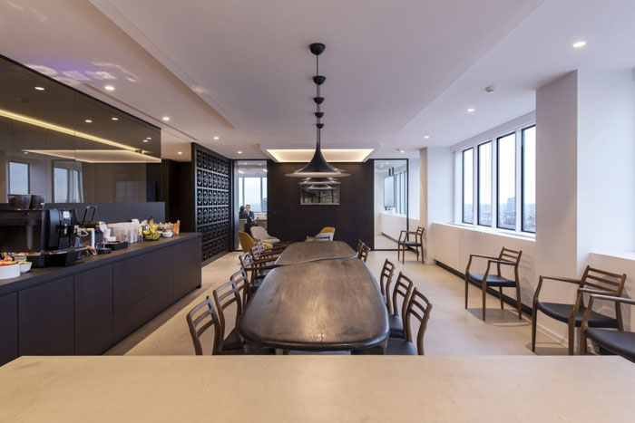 投資咨詢公司辦公室茶水間裝修設(shè)計效果圖