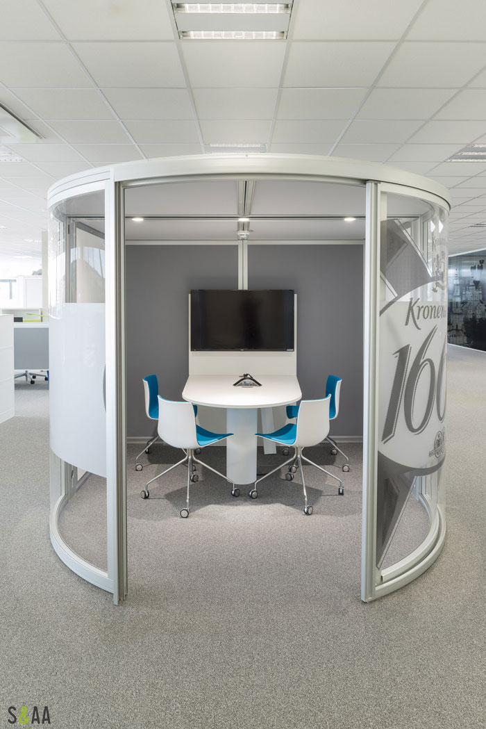 廠房研發(fā)中心辦公室洽談區(qū)裝修設計效果圖