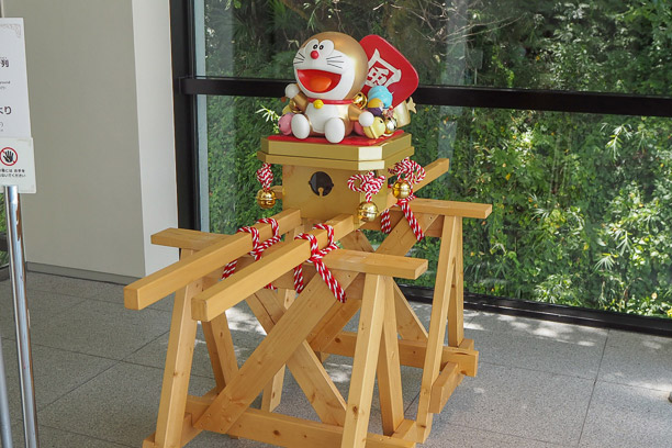 哆啦a夢主題餐廳裝飾品裝修設計效果圖