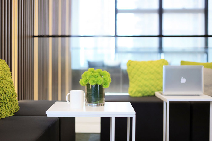 綠色辦公室接待區裝修設計效果圖