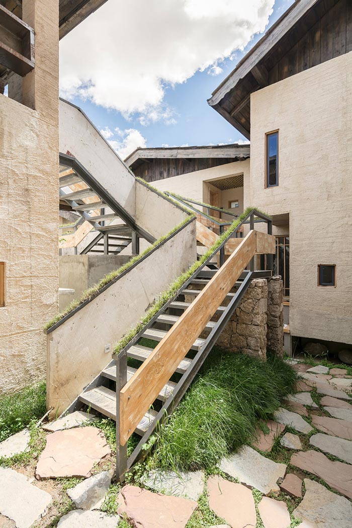 簡約民宿樓梯裝修設(shè)計(jì)效果圖